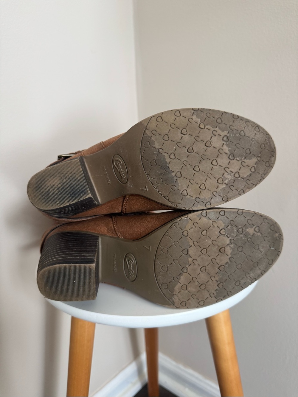 Candies cognac knit booties. - Picture 8 of 8